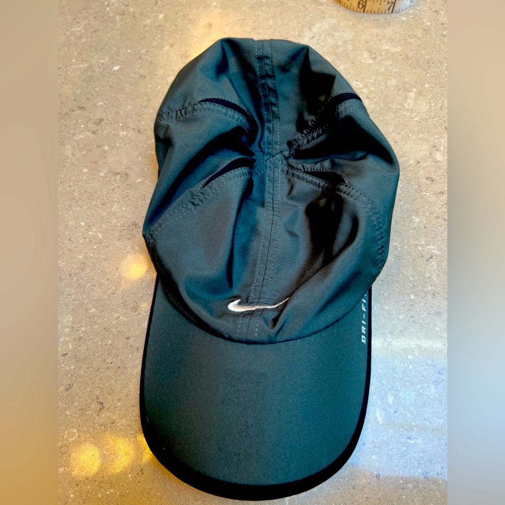 Men's Nike Grey & blackcap - Dri-Fit for those sweaty workouts & hot days! 🏋️‍♀️